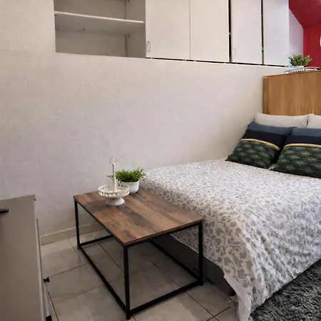 Gare Et Commerces Sur Place